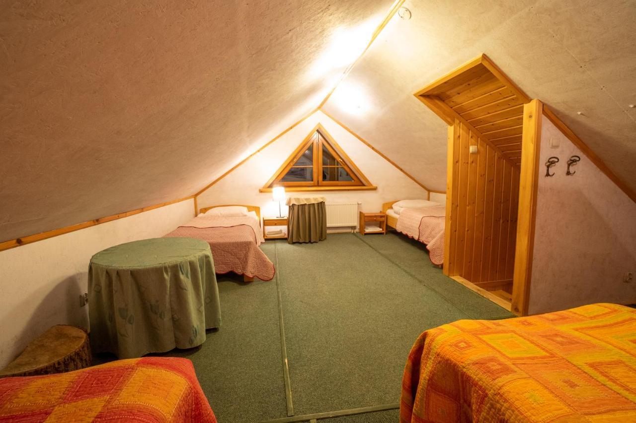 ウストシキ・ドルネ Gosciniec Debowa Gazdowka Bed & Breakfast エクステリア 写真