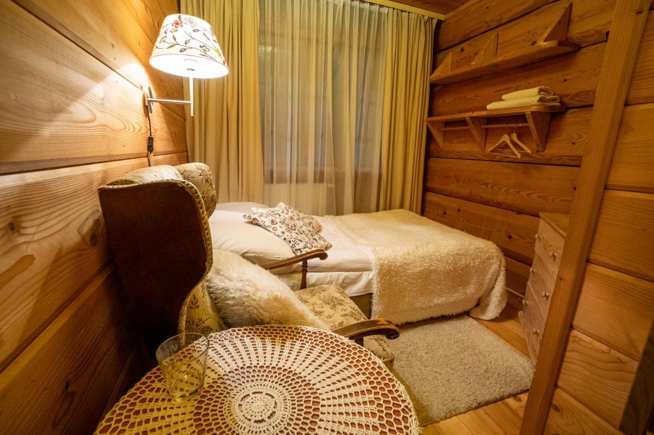 ウストシキ・ドルネ Gosciniec Debowa Gazdowka Bed & Breakfast エクステリア 写真