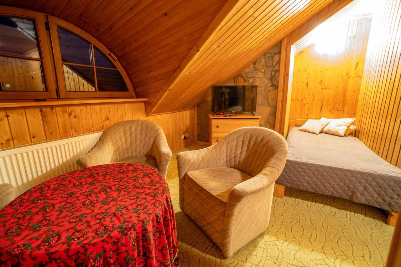 ウストシキ・ドルネ Gosciniec Debowa Gazdowka Bed & Breakfast エクステリア 写真