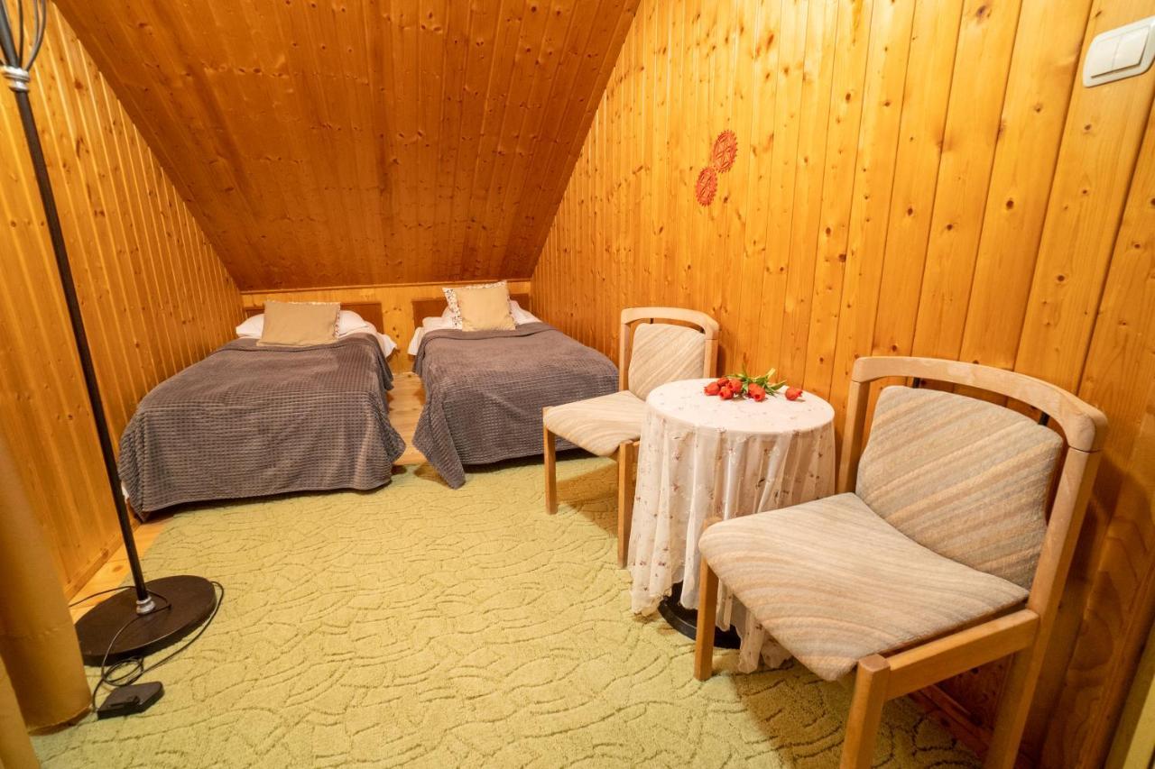 ウストシキ・ドルネ Gosciniec Debowa Gazdowka Bed & Breakfast エクステリア 写真