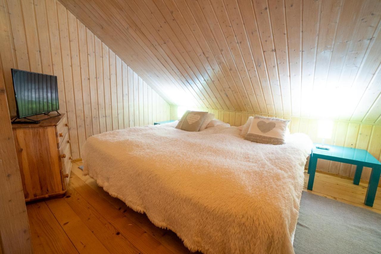ウストシキ・ドルネ Gosciniec Debowa Gazdowka Bed & Breakfast エクステリア 写真